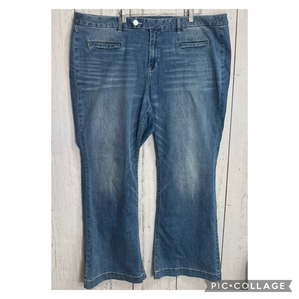 NEW Lane Bryant Genius Fit Flare Leg Light Denim Jeans Size 24
